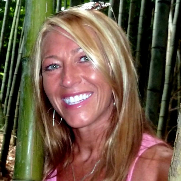 Meet your Posher, Sandy - Picture 1 of 1